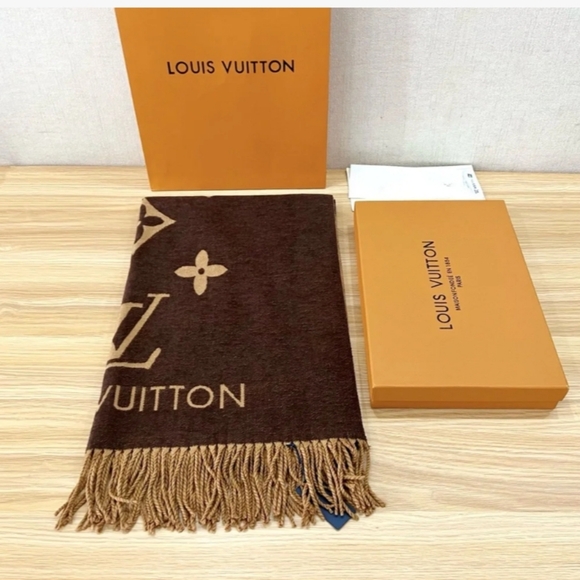 <AUTHENTIC>Louis Vuitton Scarf main image 0